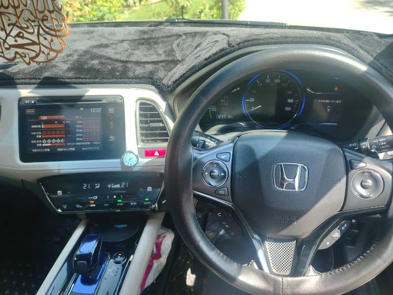 Honda Vezel 2018 Hybrid Z Just like New 5