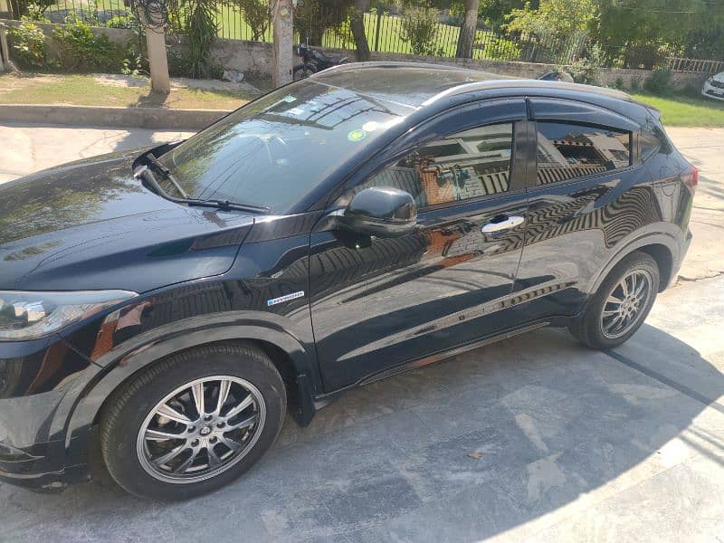 Honda Vezel 2018 Hybrid Z Just like New 10