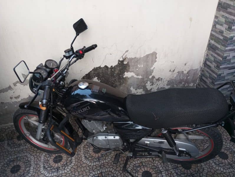 Suzuki 150Gs Bike Total Genuine Available For Sale Complete Documents! 9