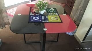 4 Seat Dinning Table | Colour Red and Black Theme | Condition 10/7