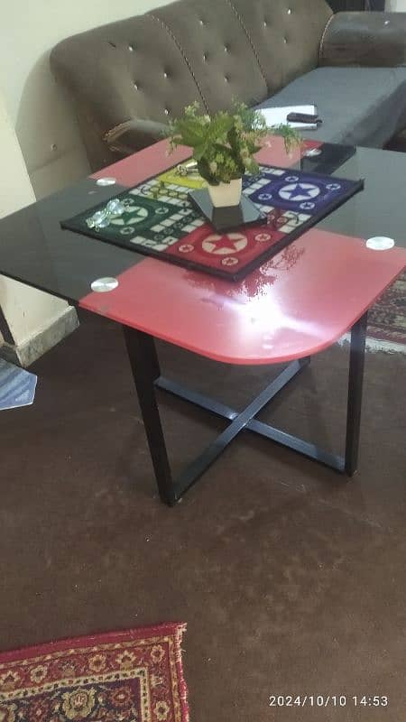 4 Seat Dinning Table | Colour Red and Black Theme | Condition 10/7 1