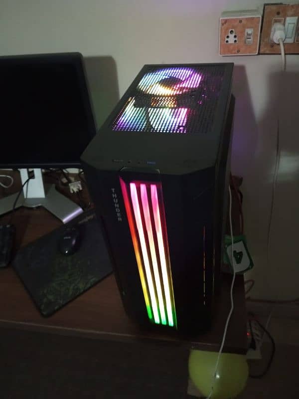 Custom PC build: i7th 4Gen with dual GPs, 16gb RAM and Thunder casing 0