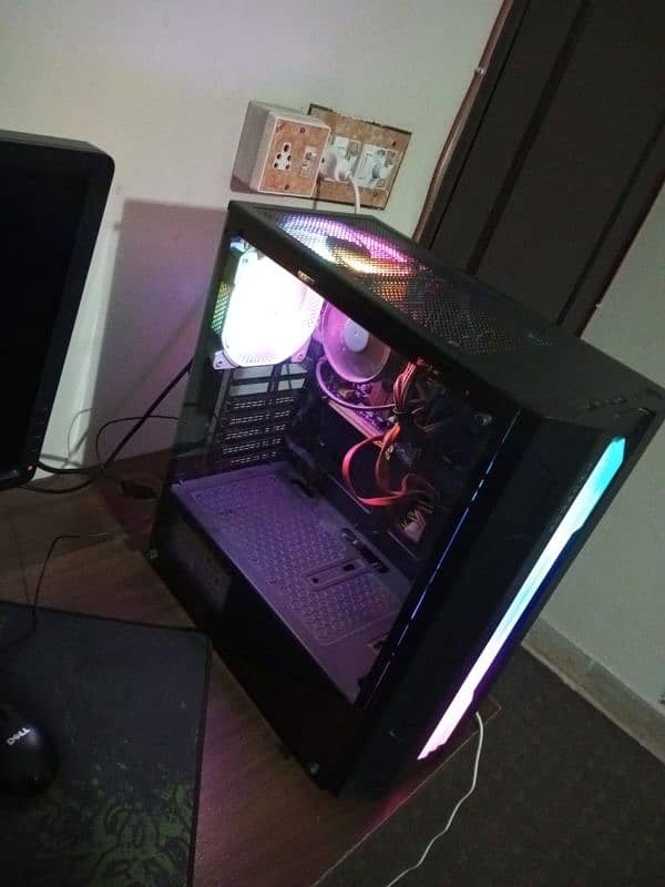 Custom PC build: i7th 4Gen with dual GPs, 16gb RAM and Thunder casing 1