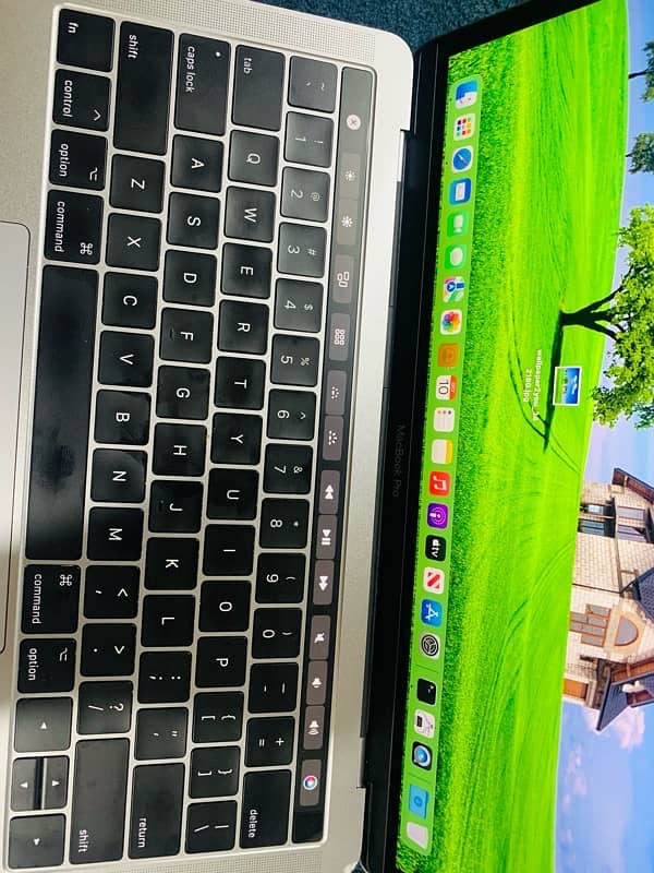 MacBookpro  model 2016 core i7  13 inch ram 16 256 ssd tauch bar 2