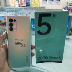 Oppo Reno 5 One hand use