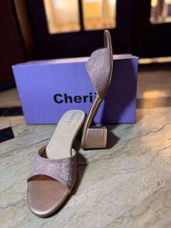 brend new bread Cherie block heel