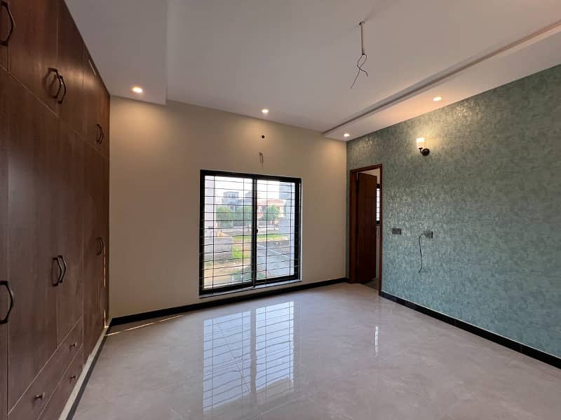 7 Marla Ideal House for Sale Prime Location, Competitive Price 20