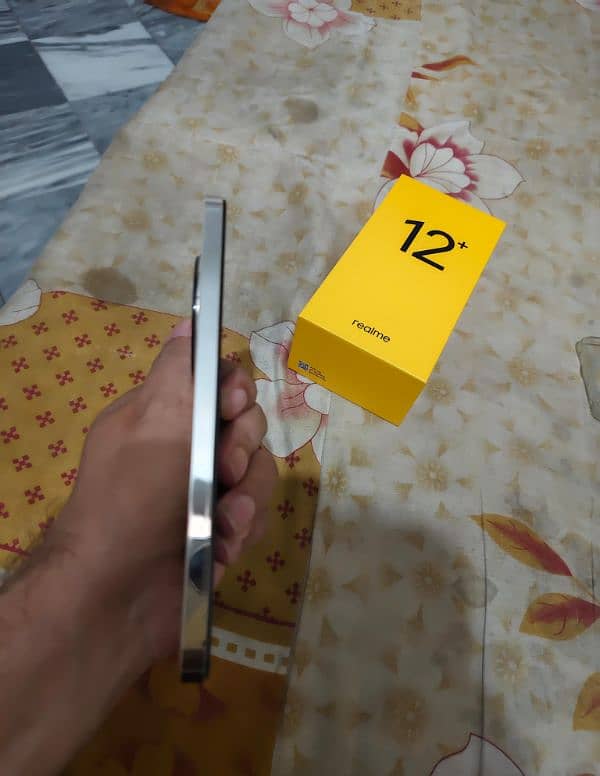 RealMe 12+ 5G Set For Sale 4