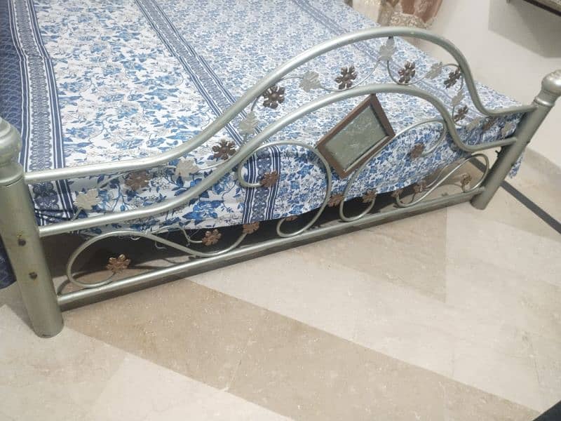 2nd Hand Rod Iron Bed with Single side Table-sturdy & classic 2