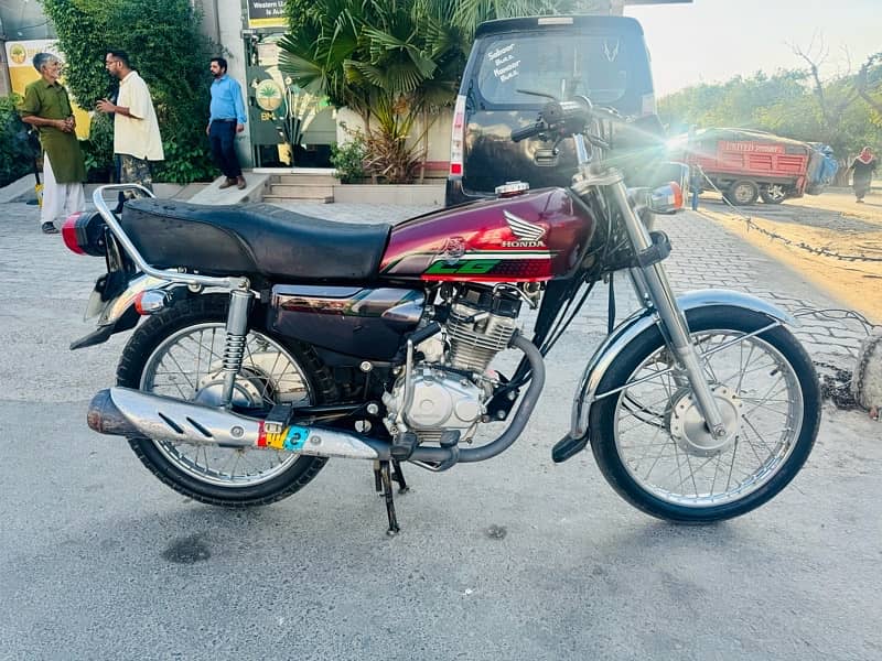 Honda 125 self start 23 model hai 10/9 condition hai 1