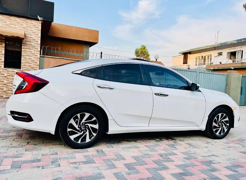 Honda Civic Oriel 2018 4