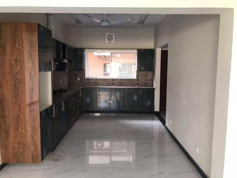 NEW KANAL HOUSE - SECTOR E - DHA 2 - FULL HOUSE FOR RENT 3