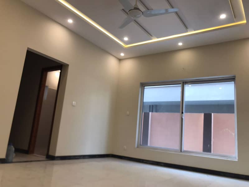 NEW KANAL HOUSE - SECTOR E - DHA 2 - FULL HOUSE FOR RENT 6