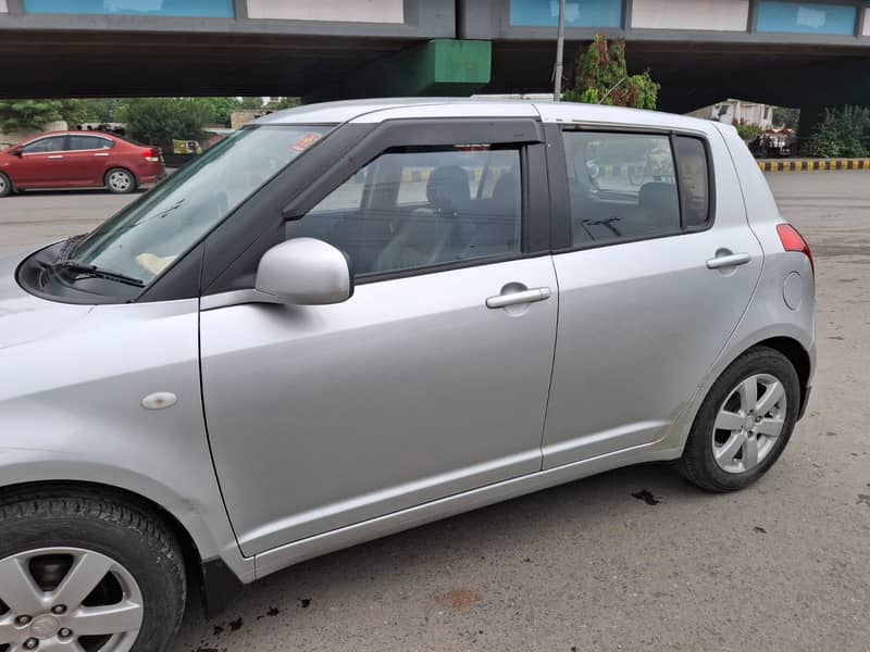 Suzuki Swift DLX 1.3  2018 Manual 12