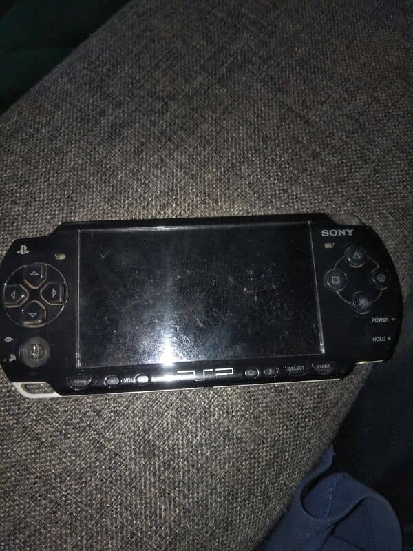 broken PSP 2000 For sale 0