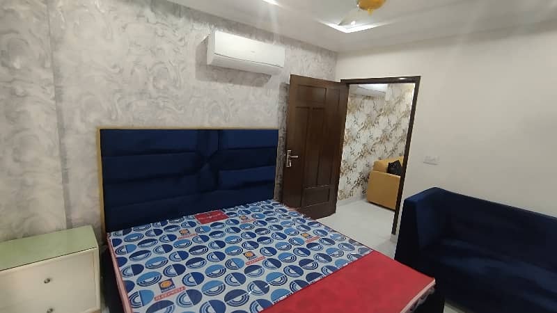 1 BEDROOM FULLY LUXURY FURNISH IDEAL LOCATION EXCELLENT FLAT FOR RENT IN BAHRIA TOWN LAHORE 1