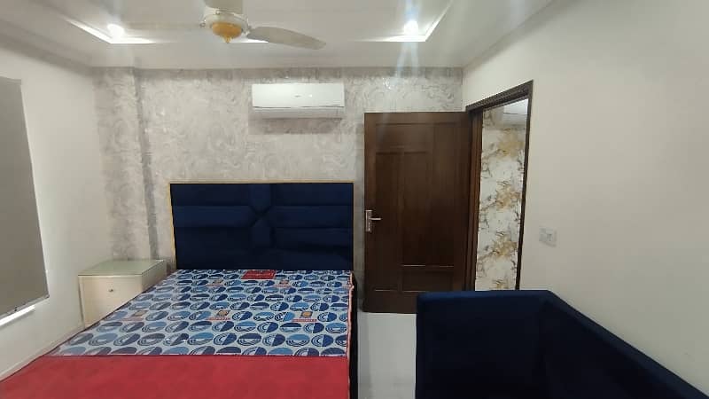 1 BEDROOM FULLY LUXURY FURNISH IDEAL LOCATION EXCELLENT FLAT FOR RENT IN BAHRIA TOWN LAHORE 2