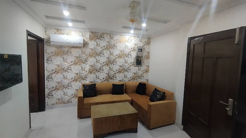 1 BEDROOM FULLY LUXURY FURNISH IDEAL LOCATION EXCELLENT FLAT FOR RENT IN BAHRIA TOWN LAHORE 5