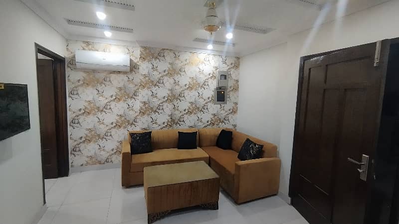 1 BEDROOM FULLY LUXURY FURNISH IDEAL LOCATION EXCELLENT FLAT FOR RENT IN BAHRIA TOWN LAHORE 6