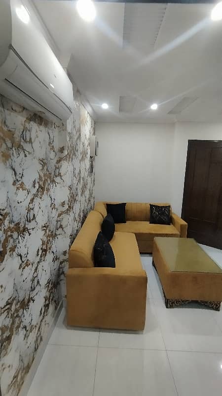 1 BEDROOM FULLY LUXURY FURNISH IDEAL LOCATION EXCELLENT FLAT FOR RENT IN BAHRIA TOWN LAHORE 7