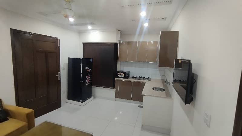 1 BEDROOM FULLY LUXURY FURNISH IDEAL LOCATION EXCELLENT FLAT FOR RENT IN BAHRIA TOWN LAHORE 8