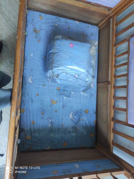 baby bed very good condition 2