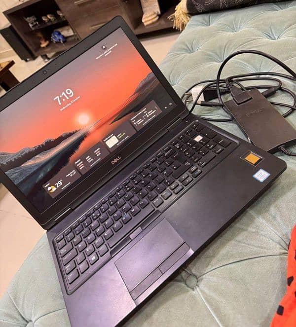 Dell Latitude 5590 16/512 UHD Graphic 620 0