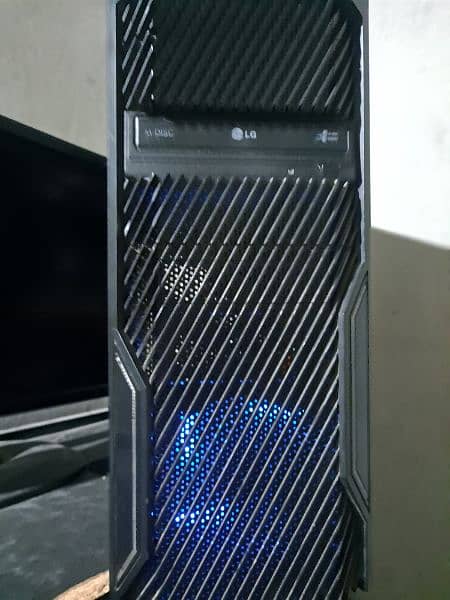 i3 7th gen 4GB ram 1GB gpu 500wt saply 1