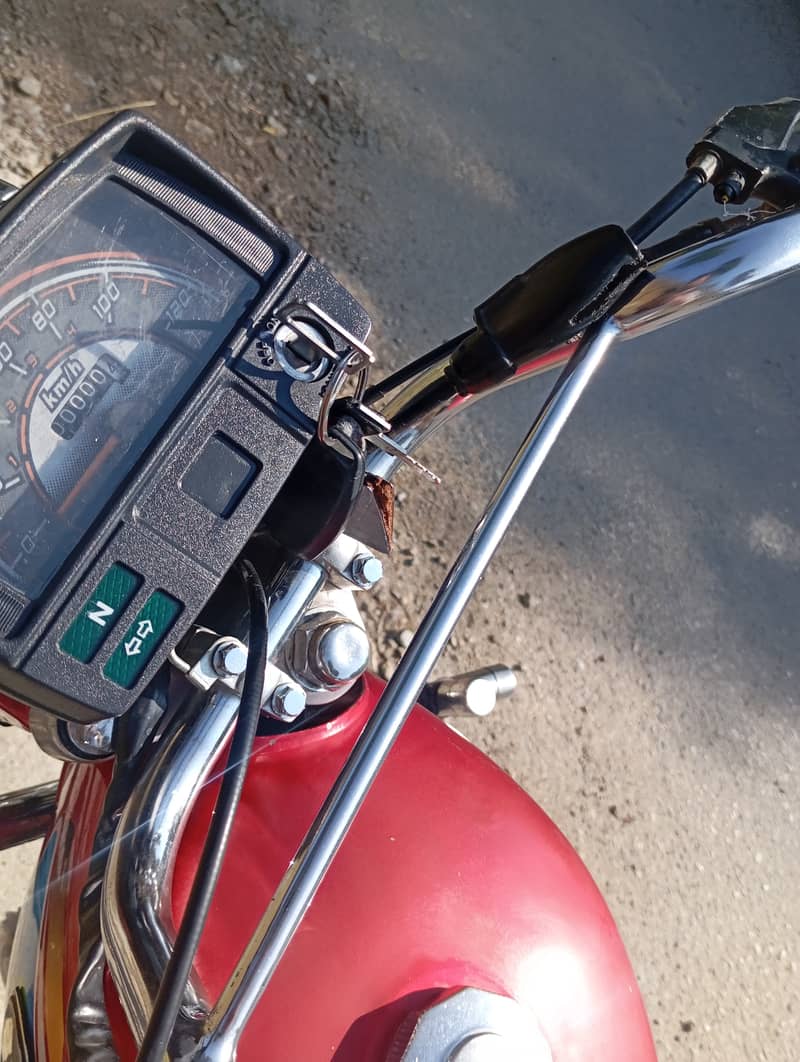 united bike excellent conditions urgent for sale paso ki zaroorat hai 2