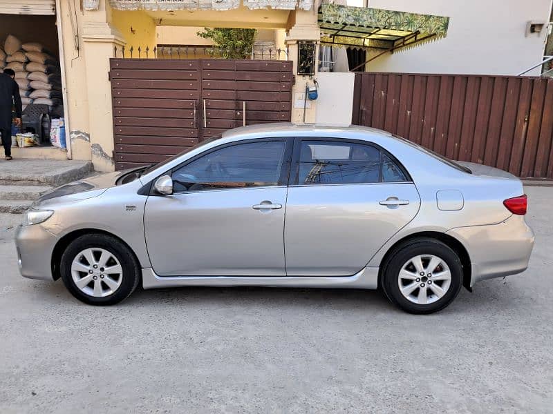 Toyota Corolla Altis 1.6 2012 Model 4