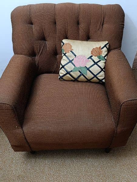 5 seater sofa set condition 8/10 (1+1+3 seater) 1