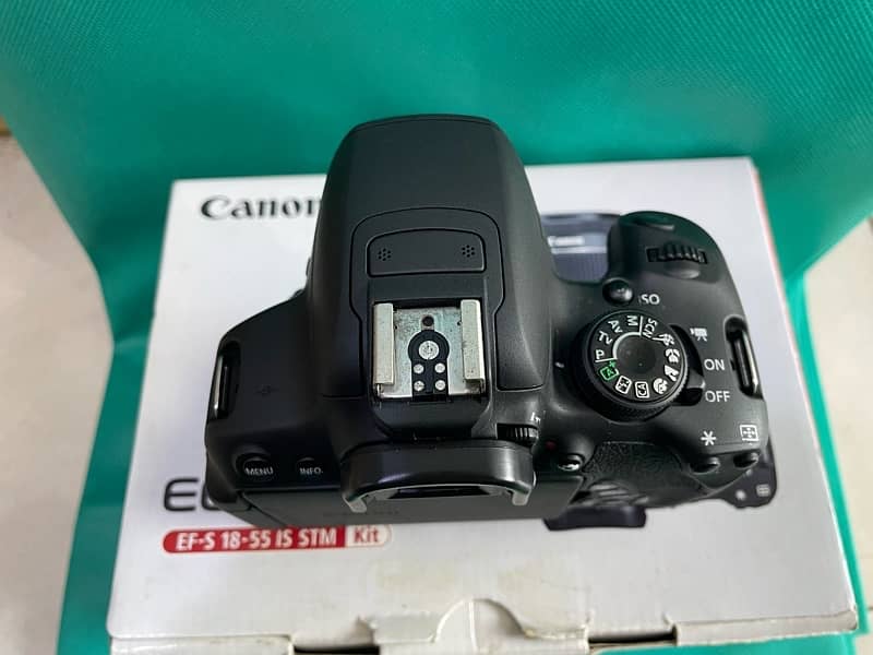 Canon 700d with 18-55 (STM) lens 3