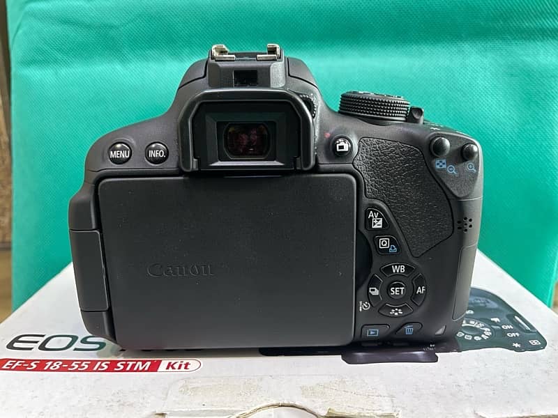 Canon 700d with 18-55 (STM) lens 4