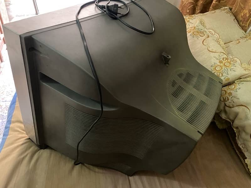 Samsung old color TV for sale in good condition 4