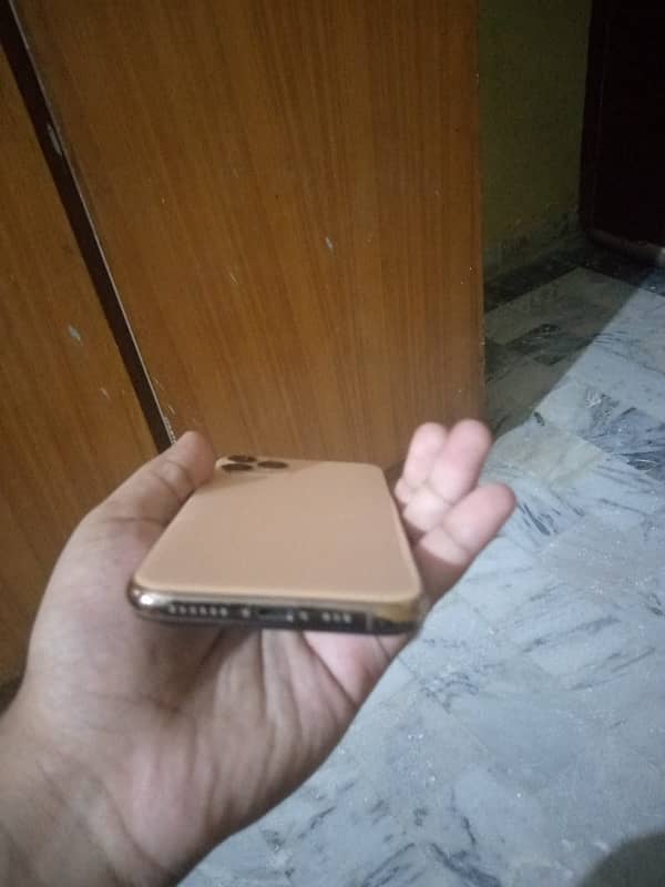 iphone 11 pro with box 2