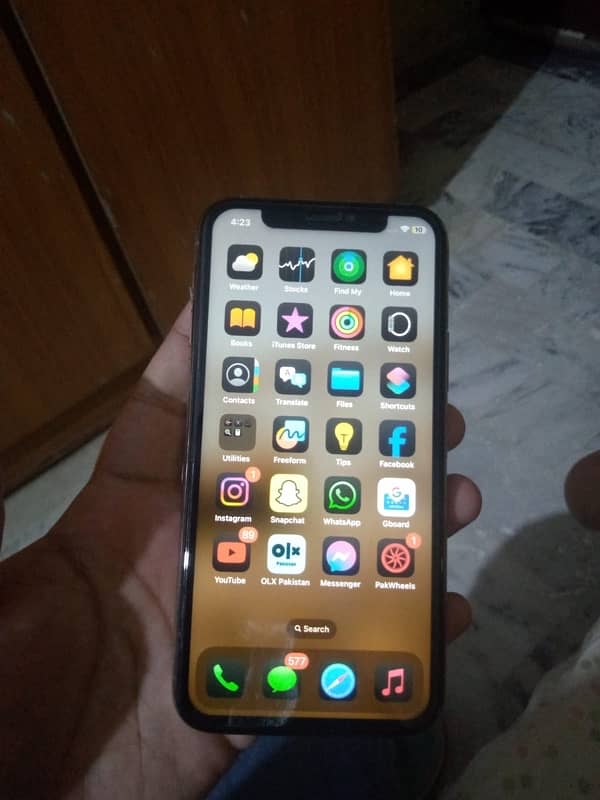 iphone 11 pro with box 9