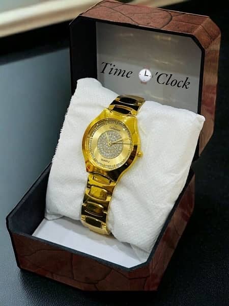 ladies watch with the premime quality in golden colour staneless steel 3