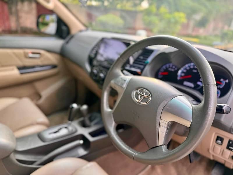 Toyota Fortuner V 2013 6