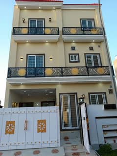 (Urgent Sale) 5 Marla Brand New House For Sale Near Parking And Commercial Area In Etihad Town Phase 1 Lahore 0