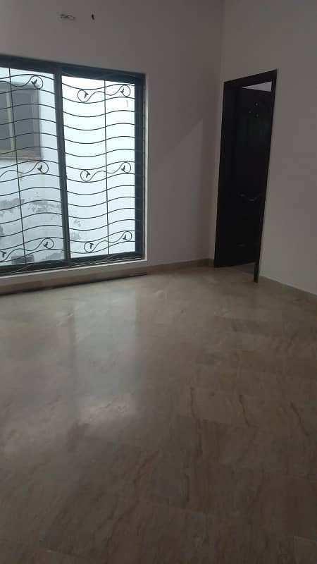 10 Marla House For Rent Available For Rent in DHA Phase 3 Block-XX 3