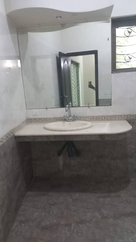 10 Marla House For Rent Available For Rent in DHA Phase 3 Block-XX 4