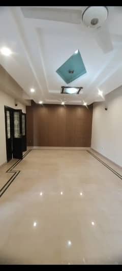 Like New Kanal Upper Portion Available For Family 0