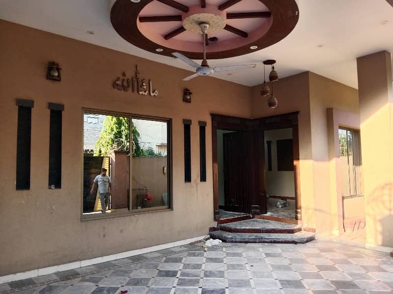 12 Marla Dubble storey house available for Rent in Eden Chowk township college Road Lahore 1