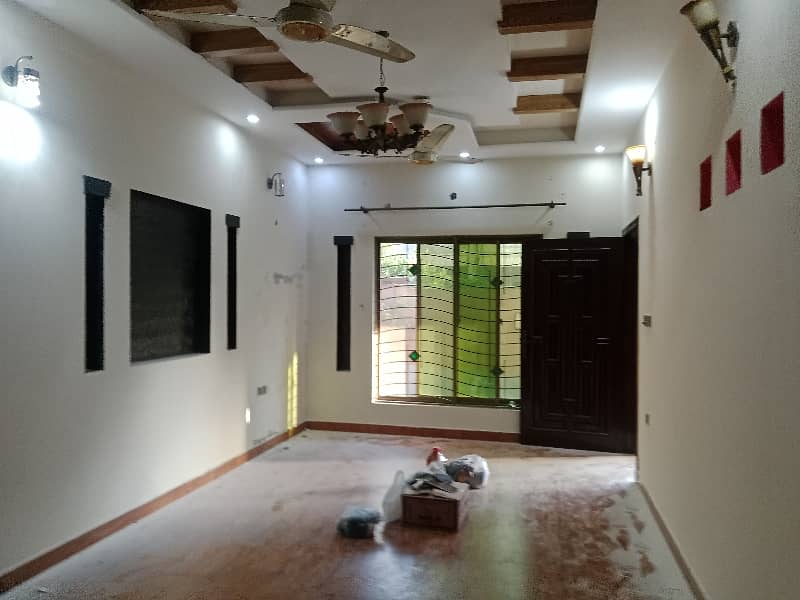 12 Marla Dubble storey house available for Rent in Eden Chowk township college Road Lahore 5