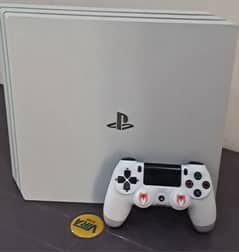 PS4 PRO 1TB 11 Games White Color and it has jailbreak 9.00 version usb