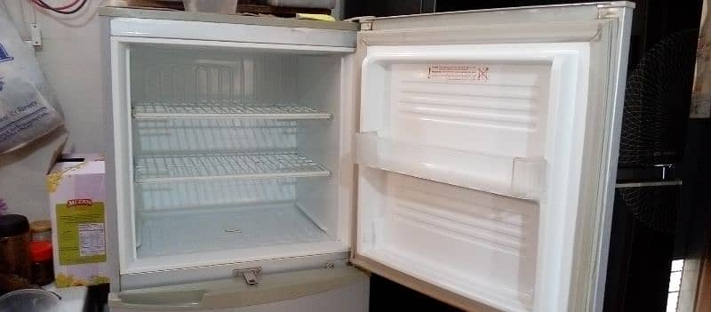 Pel Fridge for Sale Good Condition 3