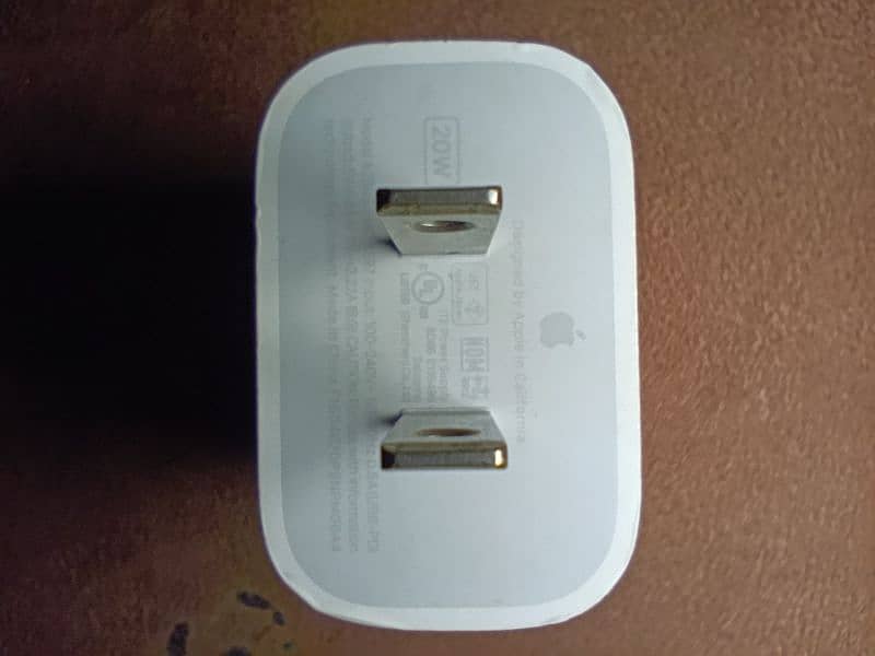 Apple 20 W USB-C Adapter 100% Original 0