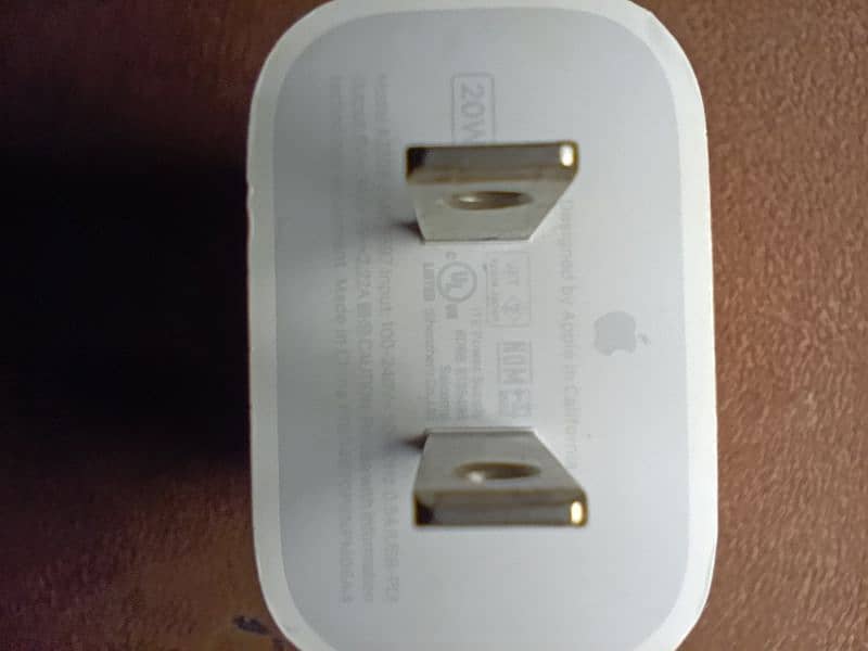 Apple 20 W USB-C Adapter 100% Original 1