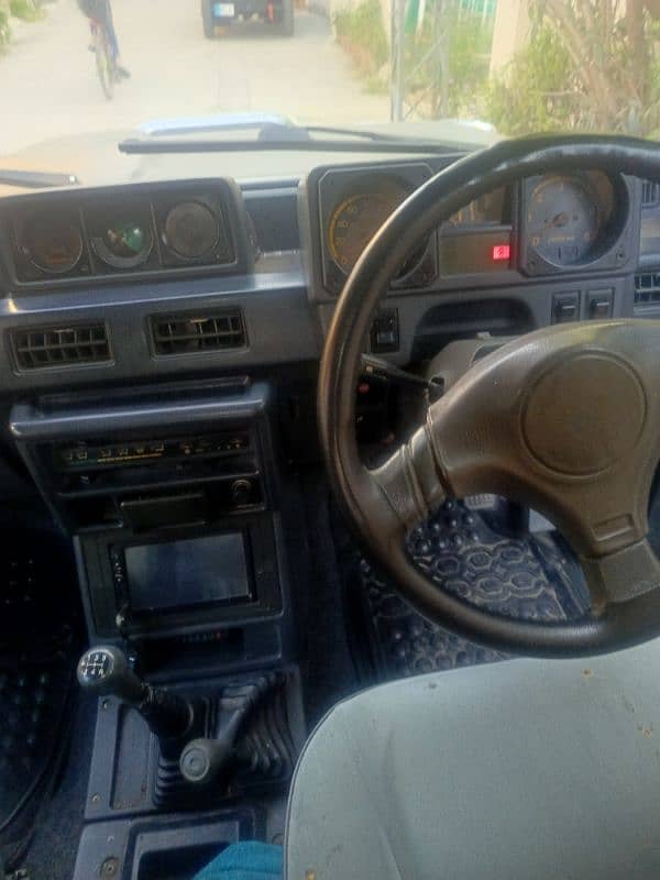 Mitsubishi Pajero 1989 4