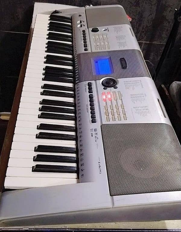 YAMAHA KEYBOARD 1